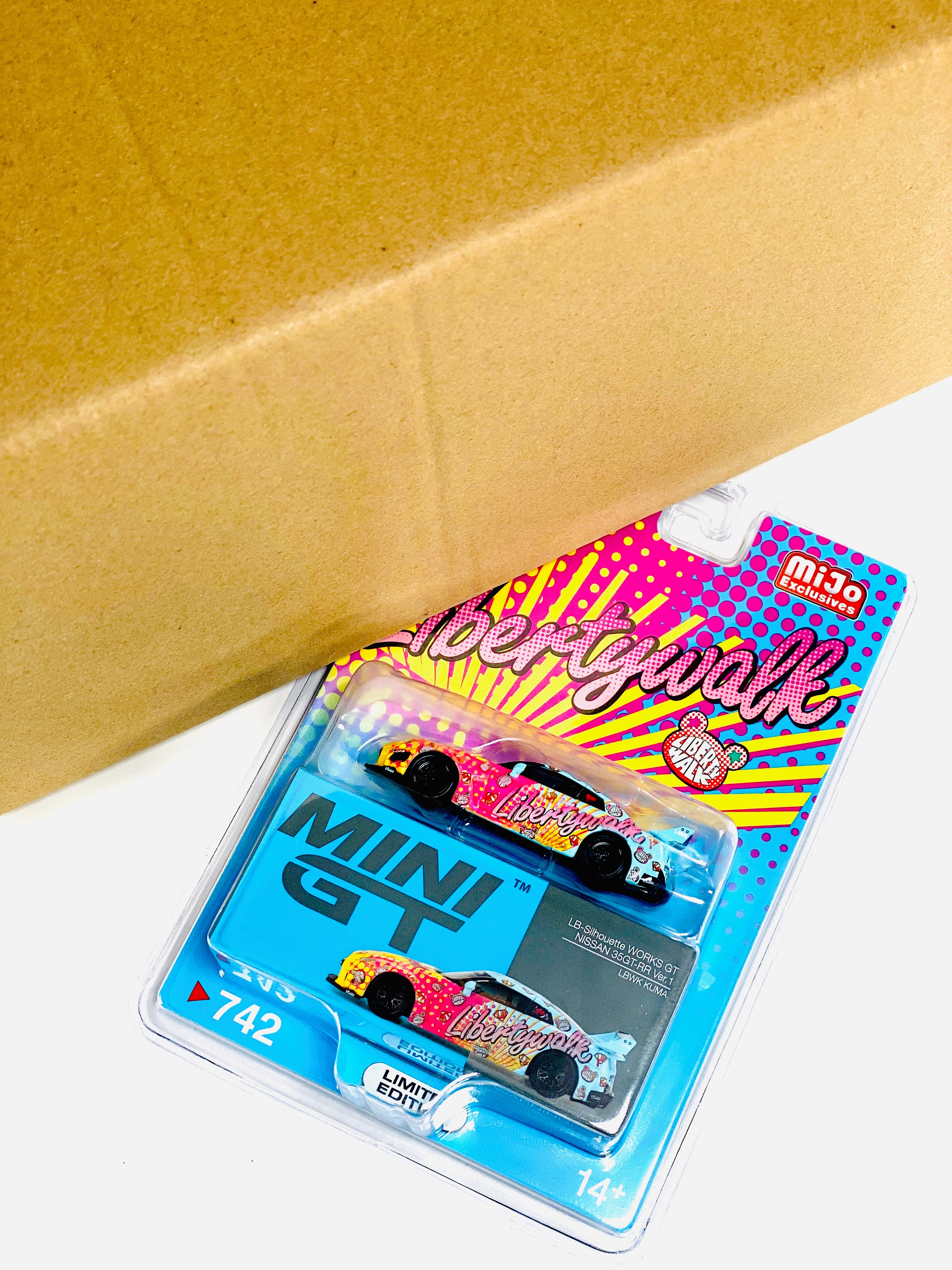 Mini GT Mijo Exclusive LB-Silhouette Works GT Nissan 35GT-RR Ver.1 LBWK KUMA #742 (12 Cars)