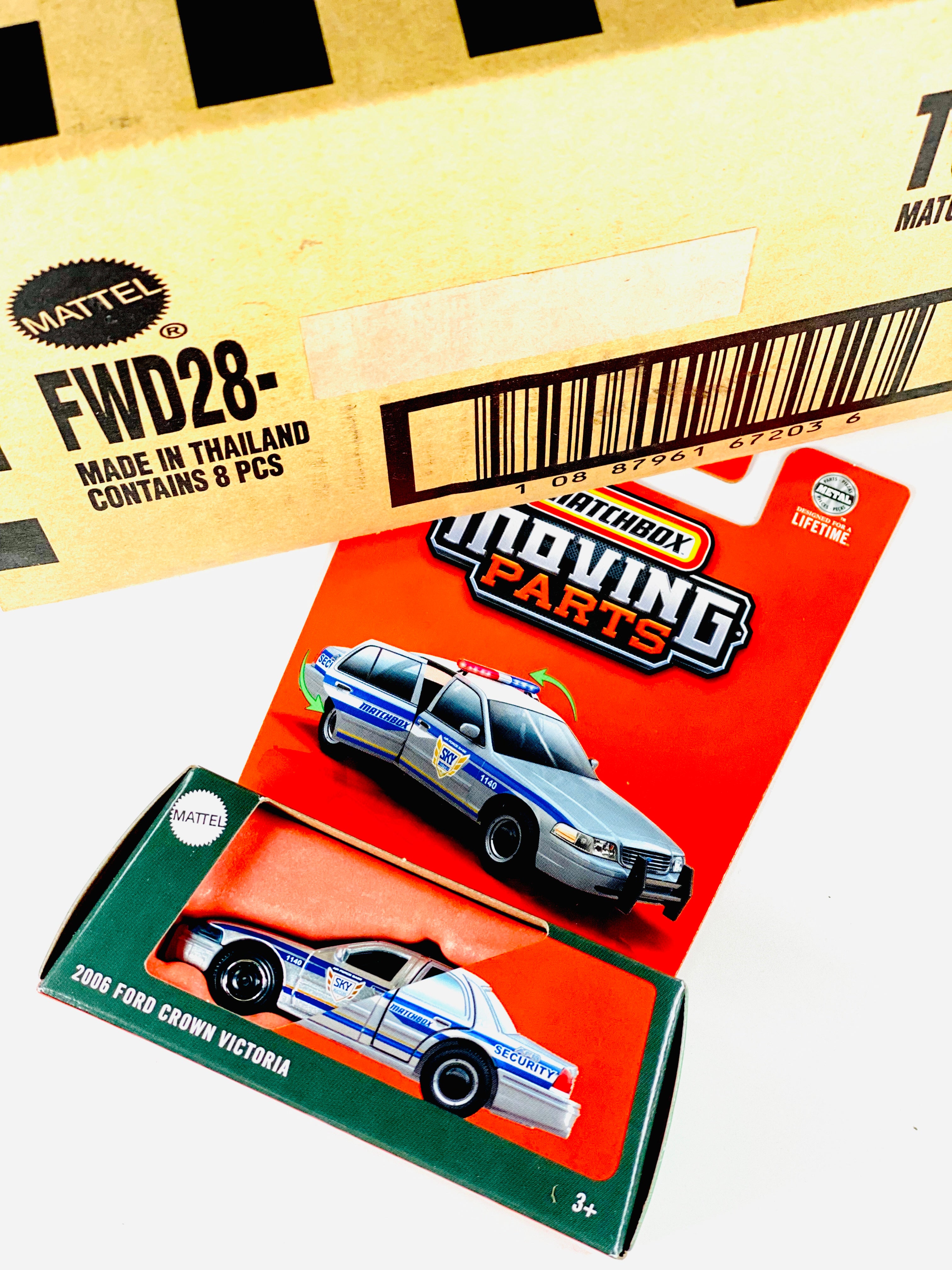 Matchbox 2025 Moving Parts Case C 2006 Ford Crown Victoria Solid Pack (8 Cars)